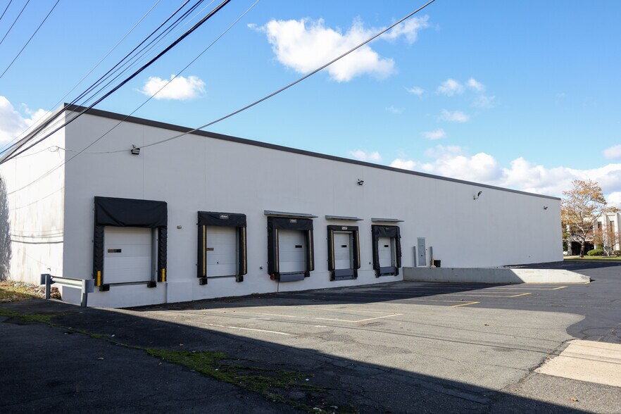 More Photos Of 135 W Commercial Ave, Moonachie Warehouse For Lease
