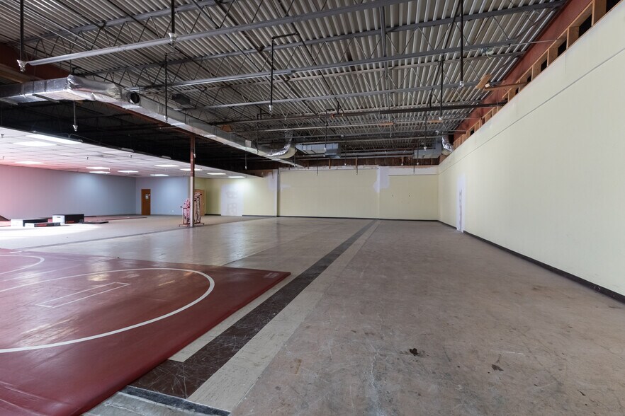 More Photos Of 128 W 8th St, Monroe General Retail For Sale