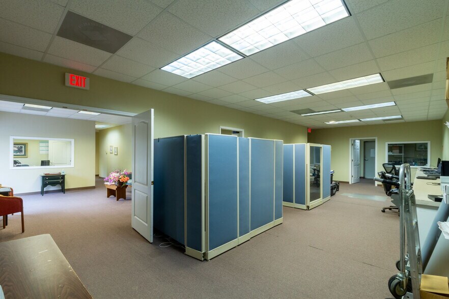 More Photos Of 94 E Crogan St, Lawrenceville Office For Lease