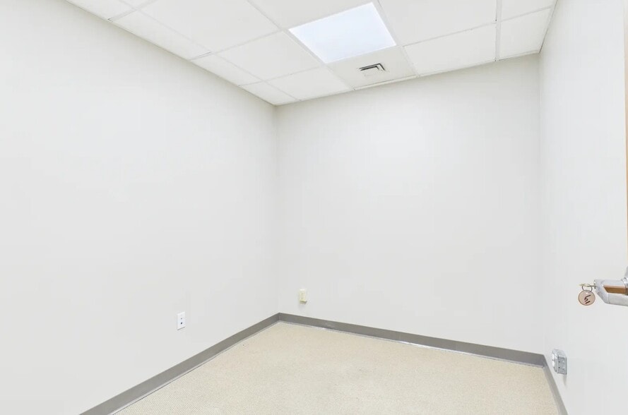 More Photos Of 174 Armistice Blvd, Pawtucket Medical For Lease