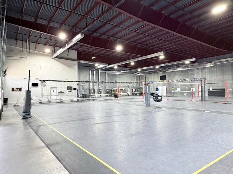 More Photos Of 6769 Curtis St, Orlando Warehouse For Lease