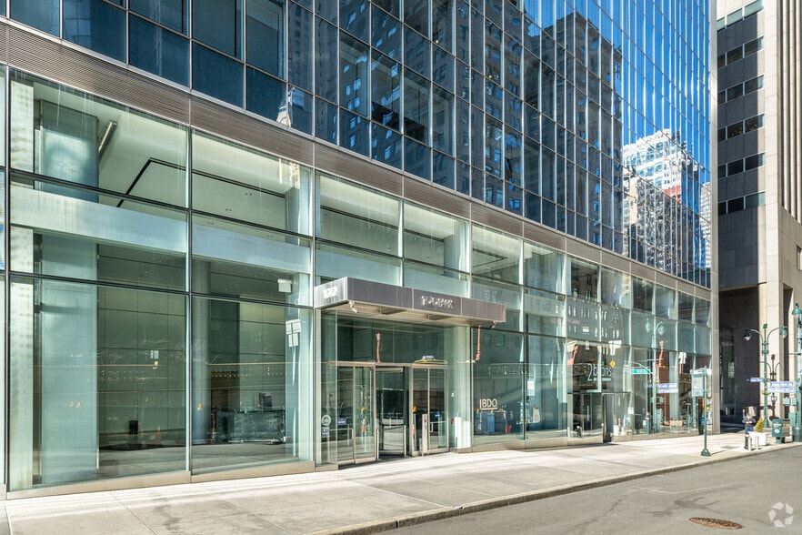 Primary Photo Of 100 Park Ave, New York Coworking Space