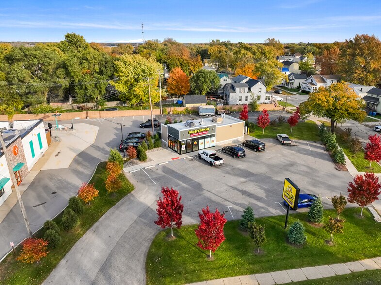 More Photos Of 300 N Beacon Blvd, Grand Haven Fast Food For Sale