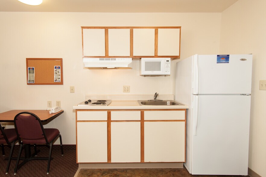 More Photos Of 7958 Interstate 35 Access Rd, San Antonio Hotel For Sale