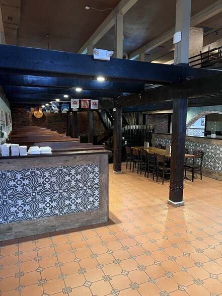 More Photos Of 300 Derby St, Salem Restaurant For Lease