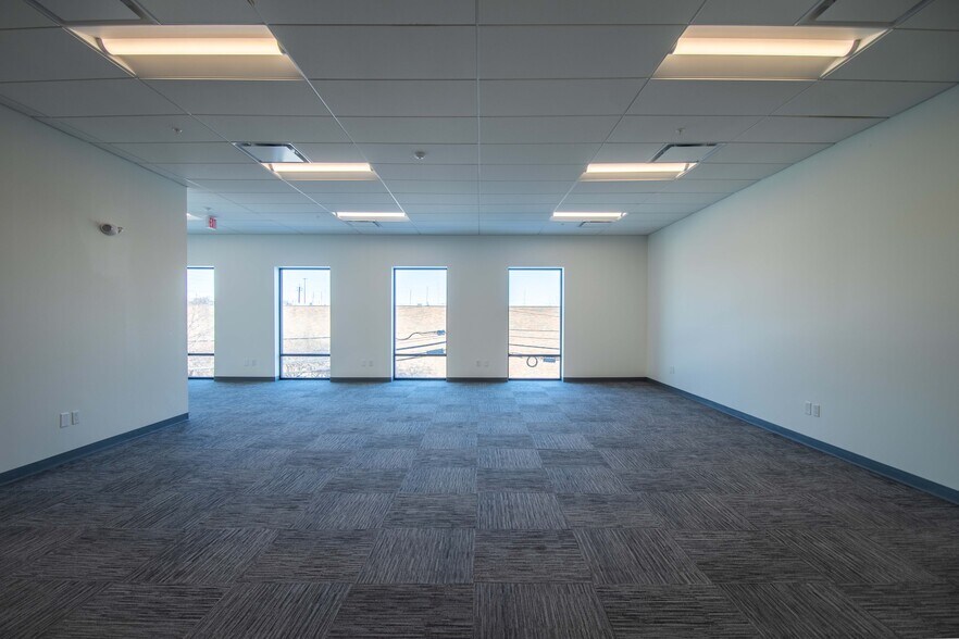 More Photos Of 245 Paterson Plank Rd, Carlstadt Distribution For Lease
