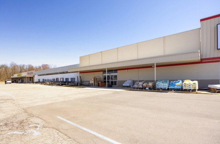 More Photos Of 1450 N Eaton St, Albion Storefront For Lease