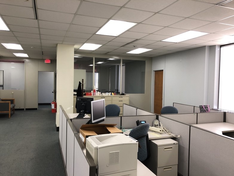 More Photos Of 4 Plaza Way, Fairhaven Bank For Lease