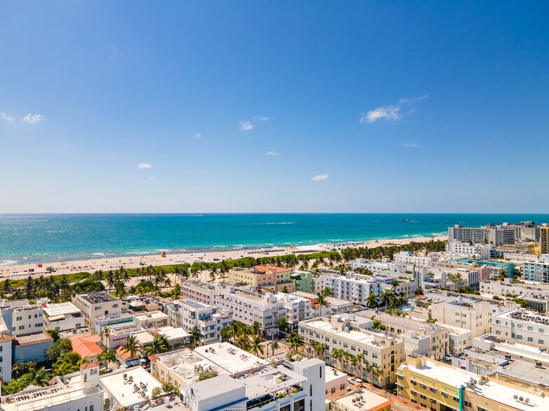 More Photos Of 820 Ocean Dr, Miami Beach Restaurant For Lease