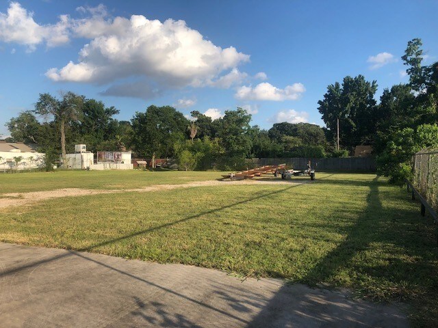 More Photos Of 4439 Pinemont Dr, Houston Land For Lease
