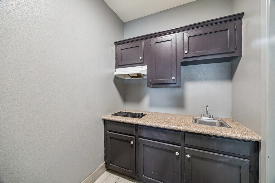 More Photos Of 9232 N Highway 146, Mont Belvieu Hotel For Sale