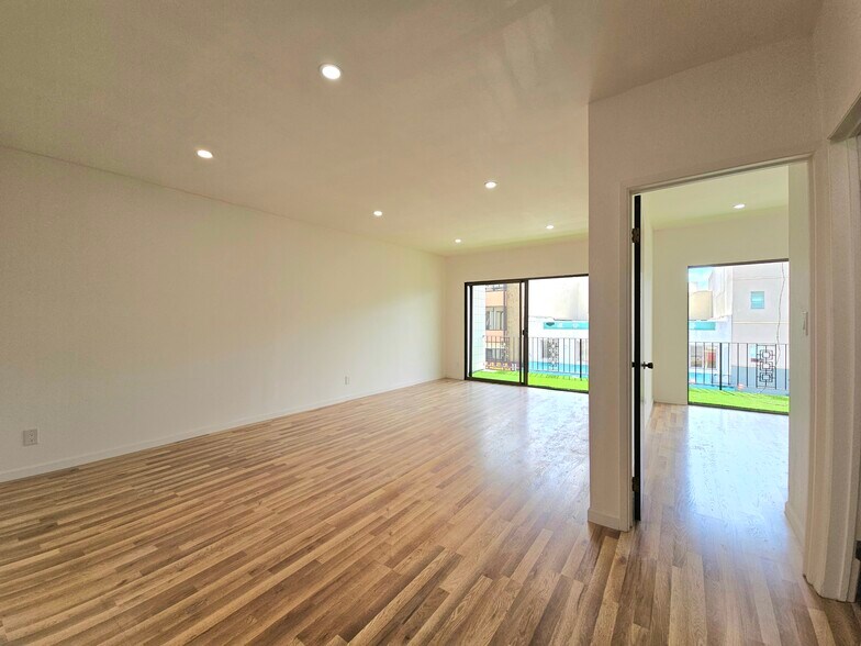 More Photos Of 823 Webster St, Oakland Storefront Retail Residential For Sale