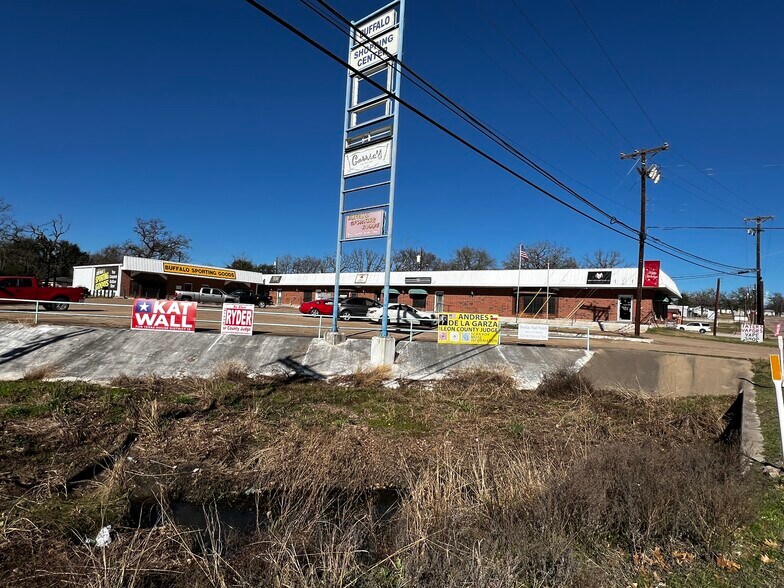 Primary Photo Of 1101 W Commerce St, Buffalo Storefront Retail Office For Sale