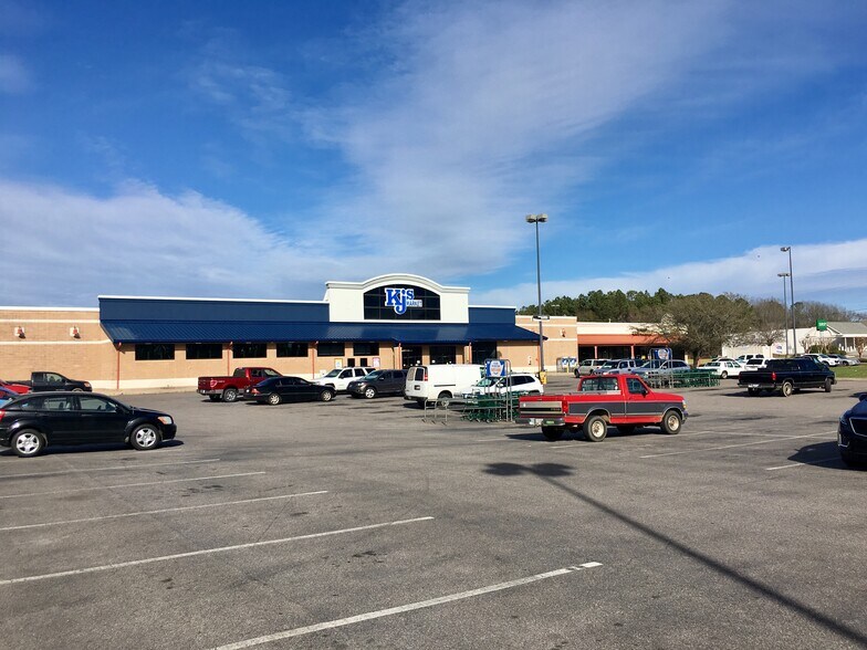 More Photos Of 155 Carolina Sq, Edgefield Supermarket For Lease