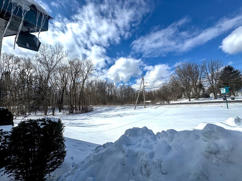 More Photos Of 33 Transport Dr, Bennington Freestanding For Sale