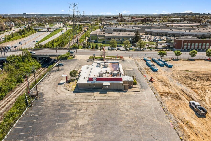 More Photos Of 4765 Montgomery Rd, Cincinnati Restaurant For Sale