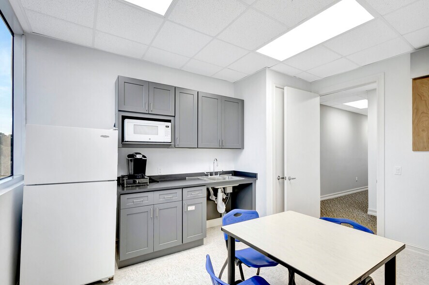 More Photos Of 2141 S Alternate A1A Hwy, Jupiter Medical For Sale