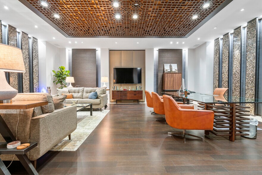 More Photos Of 2404 Hollywood Blvd, Hollywood Loft Creative Space For Lease