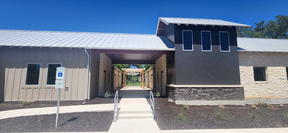 More Photos Of 614 Frey St, Boerne Office For Lease