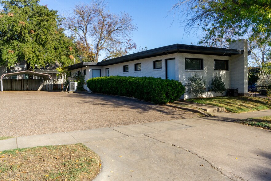 More Photos Of 1501 N 25th St, Waco Medical For Sale