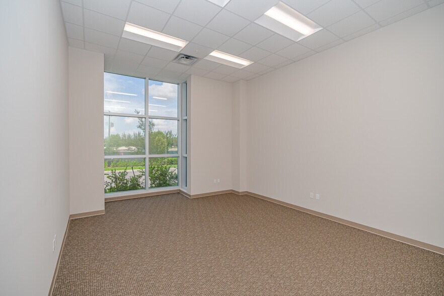 More Photos Of 1620 NW 215th St, Miami Gardens Unknown For Lease