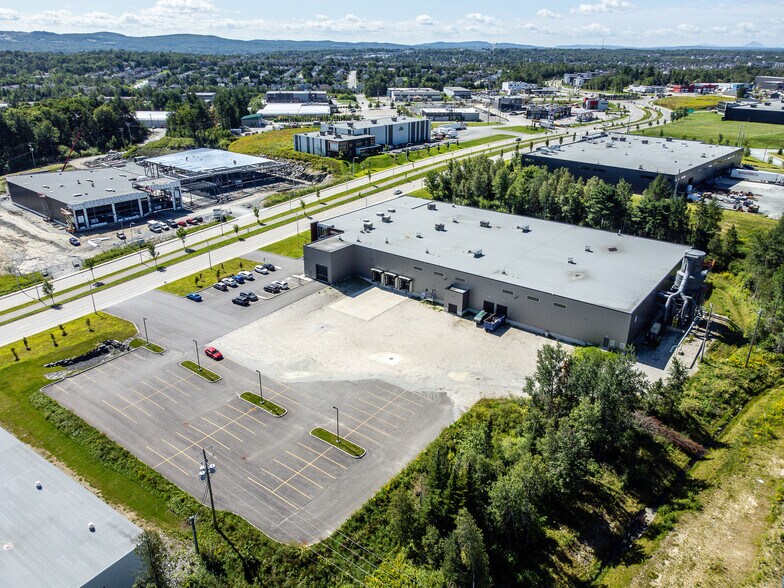 More Photos Of 4615 Boul De Portland, Sherbrooke Industrial For Lease
