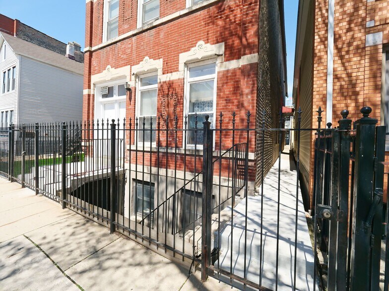More Photos Of 2312 W 21st St, Chicago Apartments For Sale