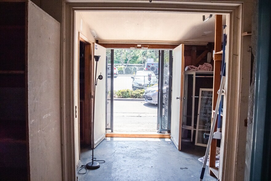 More Photos Of 2708 Main St, Santa Monica Storefront For Lease