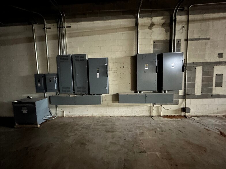 More Photos Of 3215 W Oak St, Palestine Medical For Lease