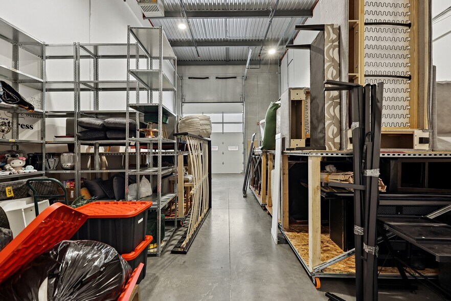 More Photos Of 10985 38th St NE, Calgary Warehouse For Sale