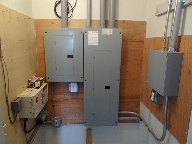 More Photos Of 624 Winchester Ave, Reedsport Office For Sale