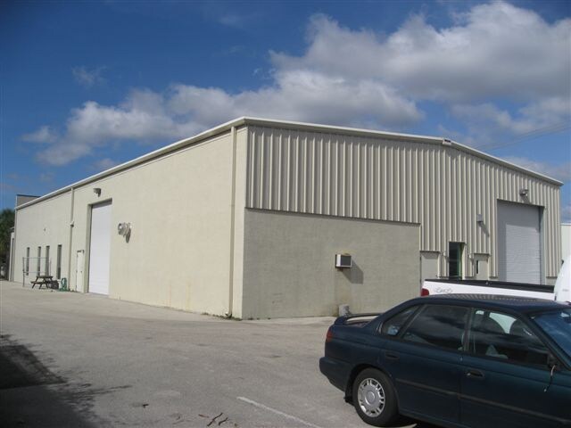 More Photos Of 5811 Corporation Cir, Fort Myers Warehouse For Sale