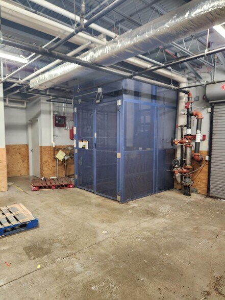 More Photos Of 200 W Northwest Hwy, Palatine Drugstore For Sale