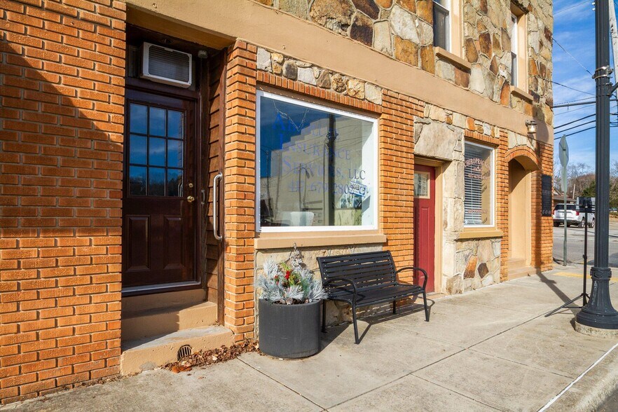 More Photos Of 333 Main St, Gainesville Office For Sale