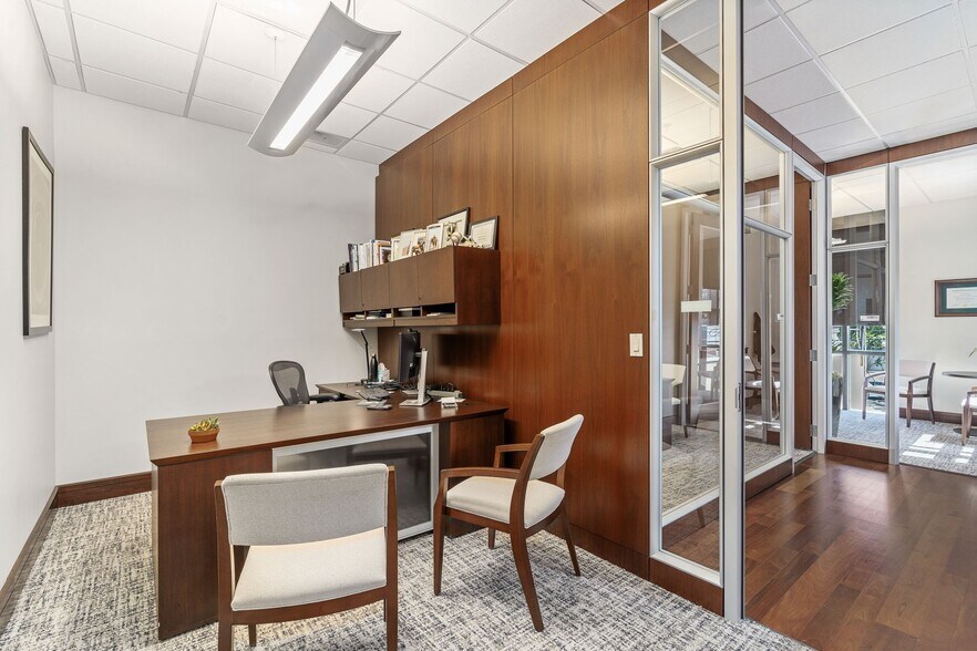 More Photos Of 6150 Sherry Ln, Dallas Office Residential For Sale