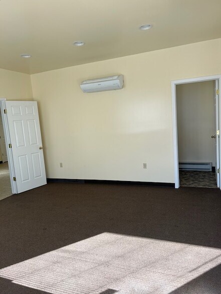 More Photos Of 21 Brookside Dr, Wilmington Industrial For Sale