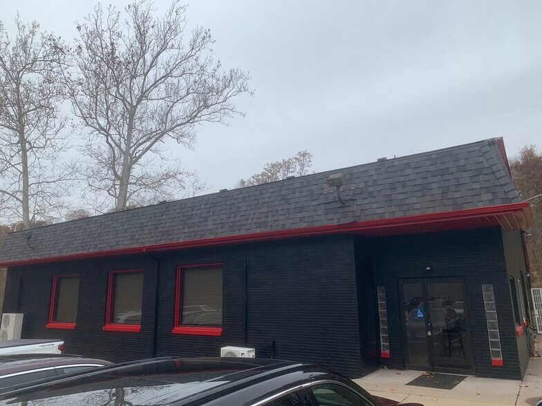 More Photos Of 715 Craigdell Rd, New Kensington Bar For Sale