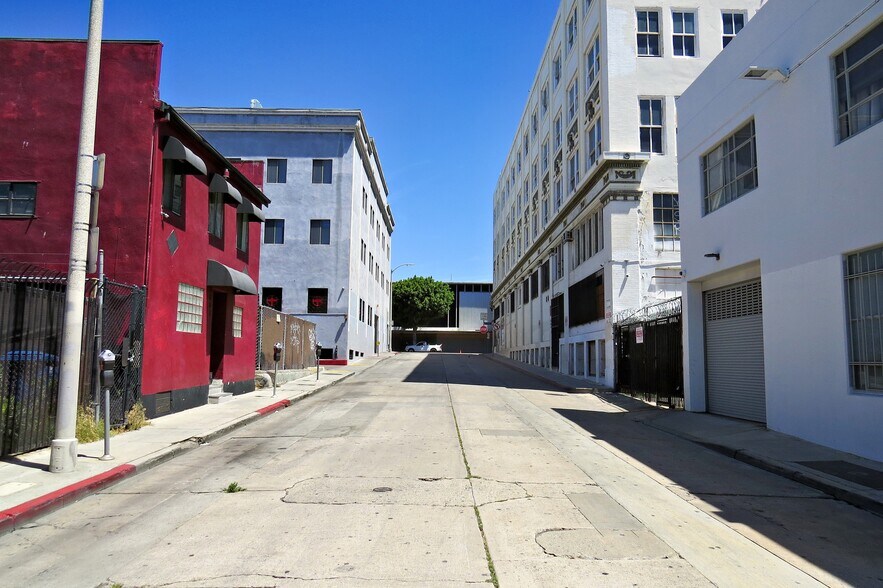 More Photos Of 1633 Cosmo St, Los Angeles Loft Creative Space For Sale