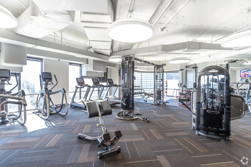 More Photos Of 2323 Bryan St, Dallas Office For Lease