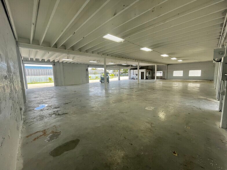 More Photos Of 5731 SW 23rd St, West Park Auto Repair For Lease