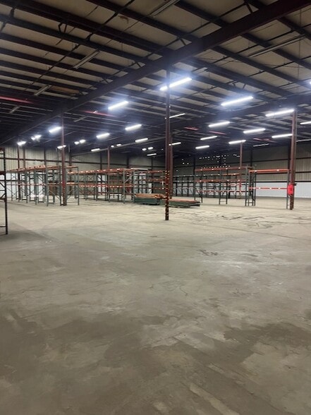 More Photos Of 136 Flamingo Dr, Modesto Warehouse For Lease
