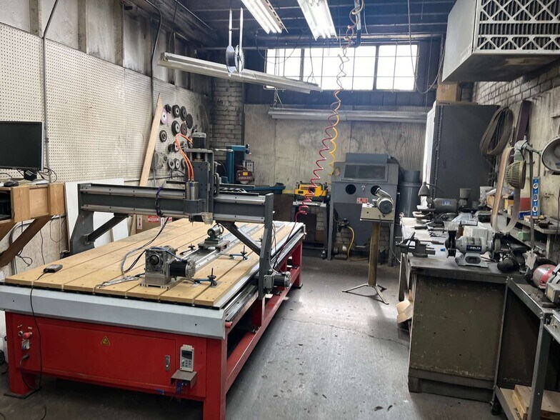 More Photos Of 646 N Thompson St, Portland Manufacturing For Sale