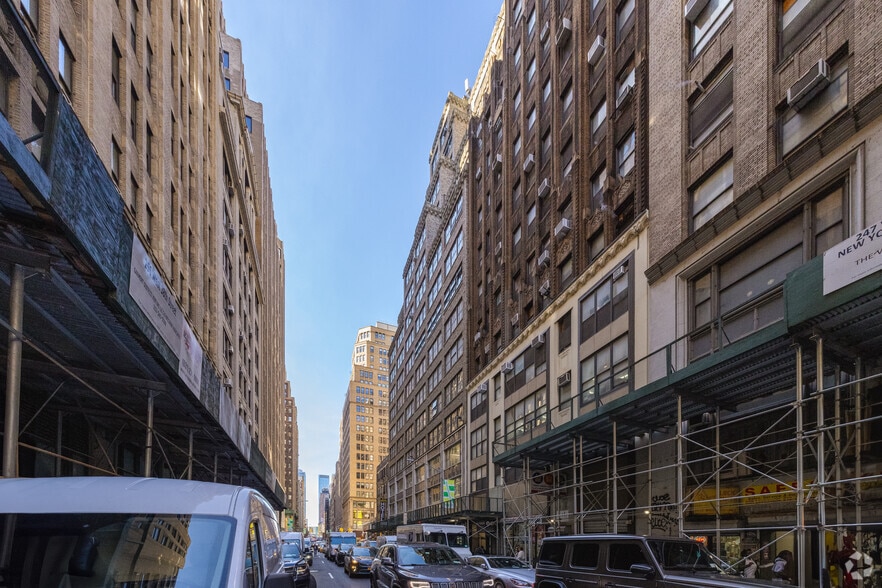 More Photos Of 263 W 38th St, New York Office For Lease