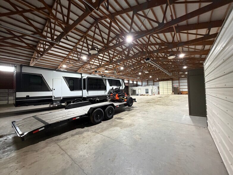 More Photos Of 21703 Admiral Pl, Catoosa Industrial For Lease