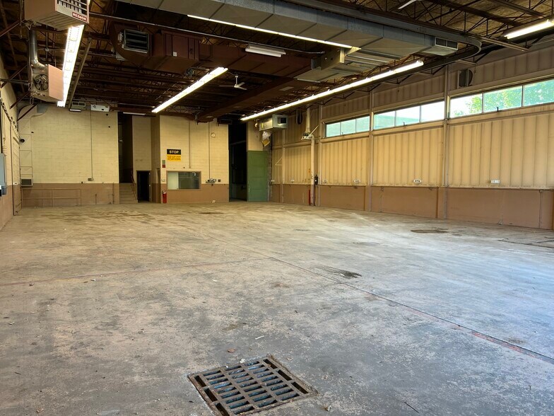 More Photos Of 2615 East Ave S, La Crosse Warehouse For Lease