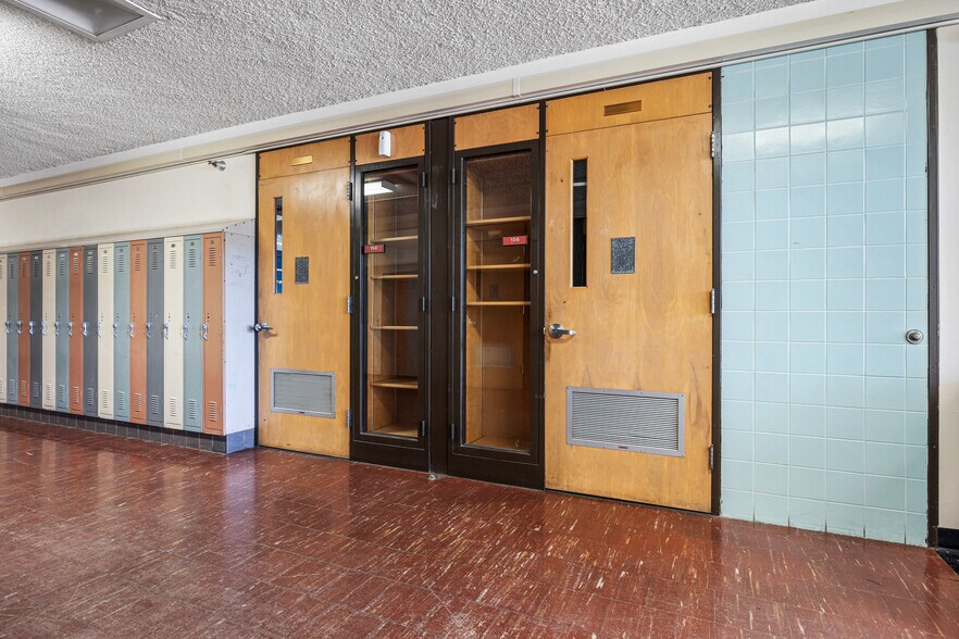 More Photos Of 1110 S 14th St, Moorhead Specialty For Sale