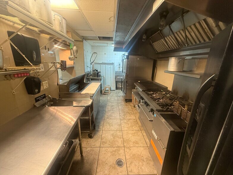 More Photos Of 336 E International Speedway Blvd, Daytona Beach Restaurant For Sale