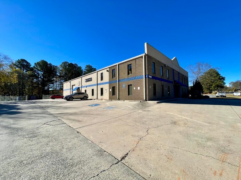 More Photos Of 1825 Grassland Pky, Alpharetta Light Distribution For Sale