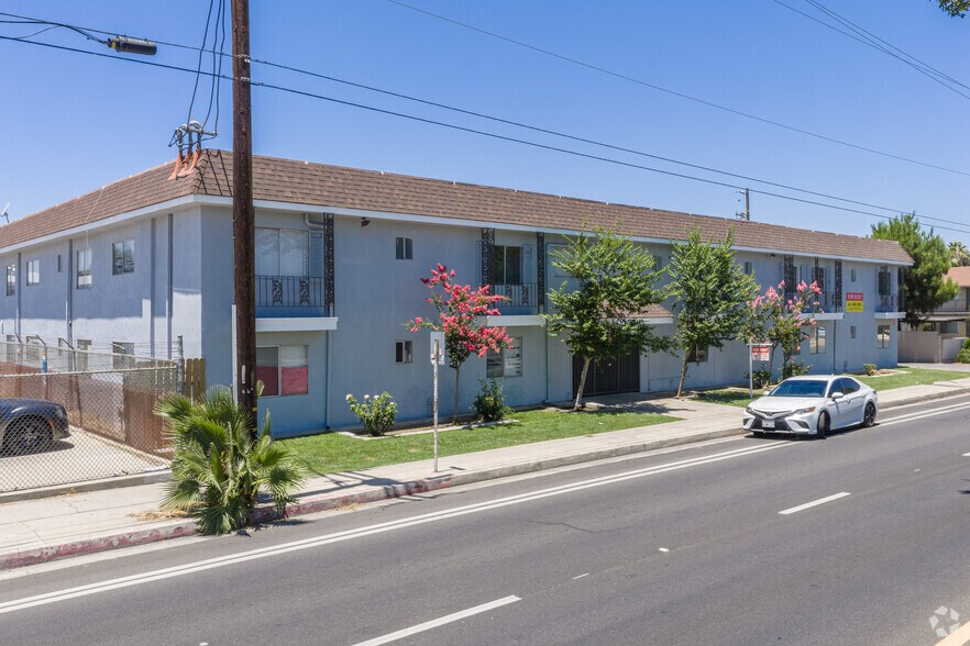 More Photos Of 3143 S H St, Bakersfield Apartments For Sale