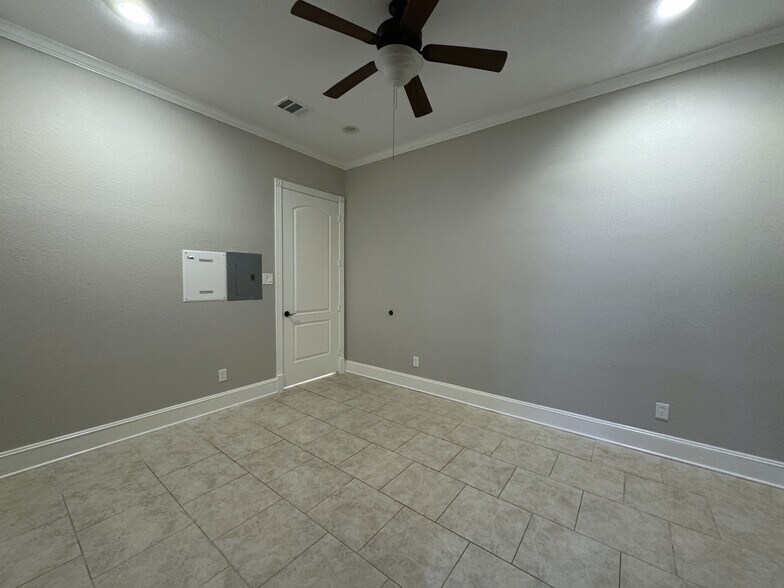 More Photos Of 11601 Spring Cypress Rd, Tomball Medical For Sale